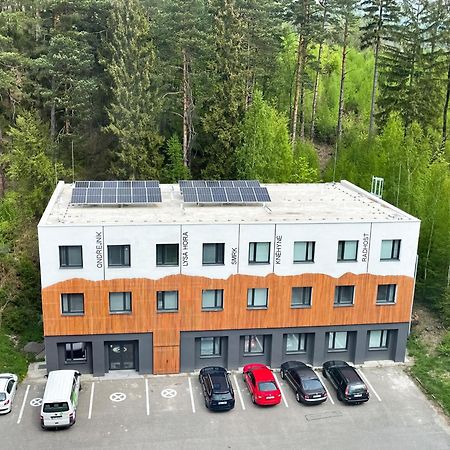 Beskydy House Hostel Roznov pod Radhostem Bagian luar foto