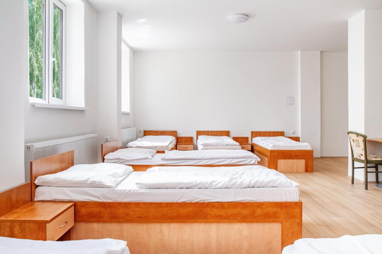 Beskydy House Hostel Roznov pod Radhostem Bagian luar foto