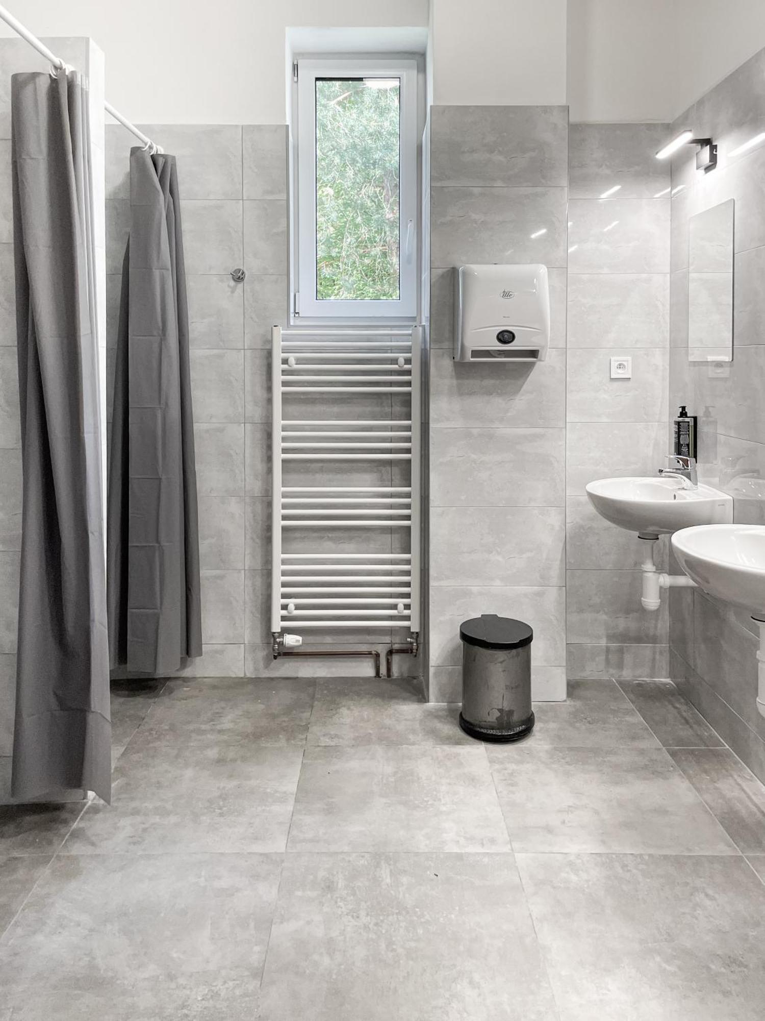 Beskydy House Hostel Roznov pod Radhostem Bagian luar foto