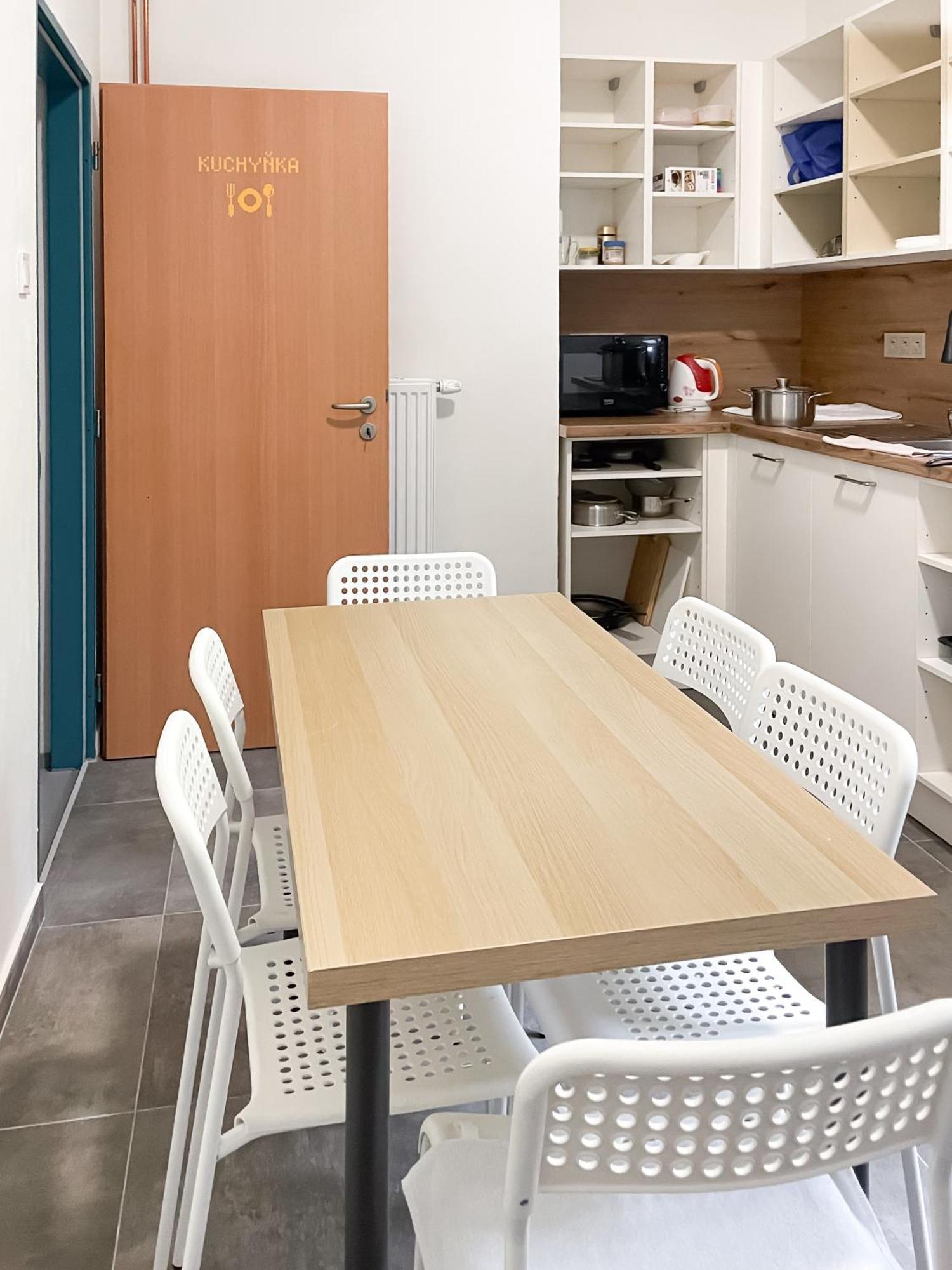 Beskydy House Hostel Roznov pod Radhostem Bagian luar foto